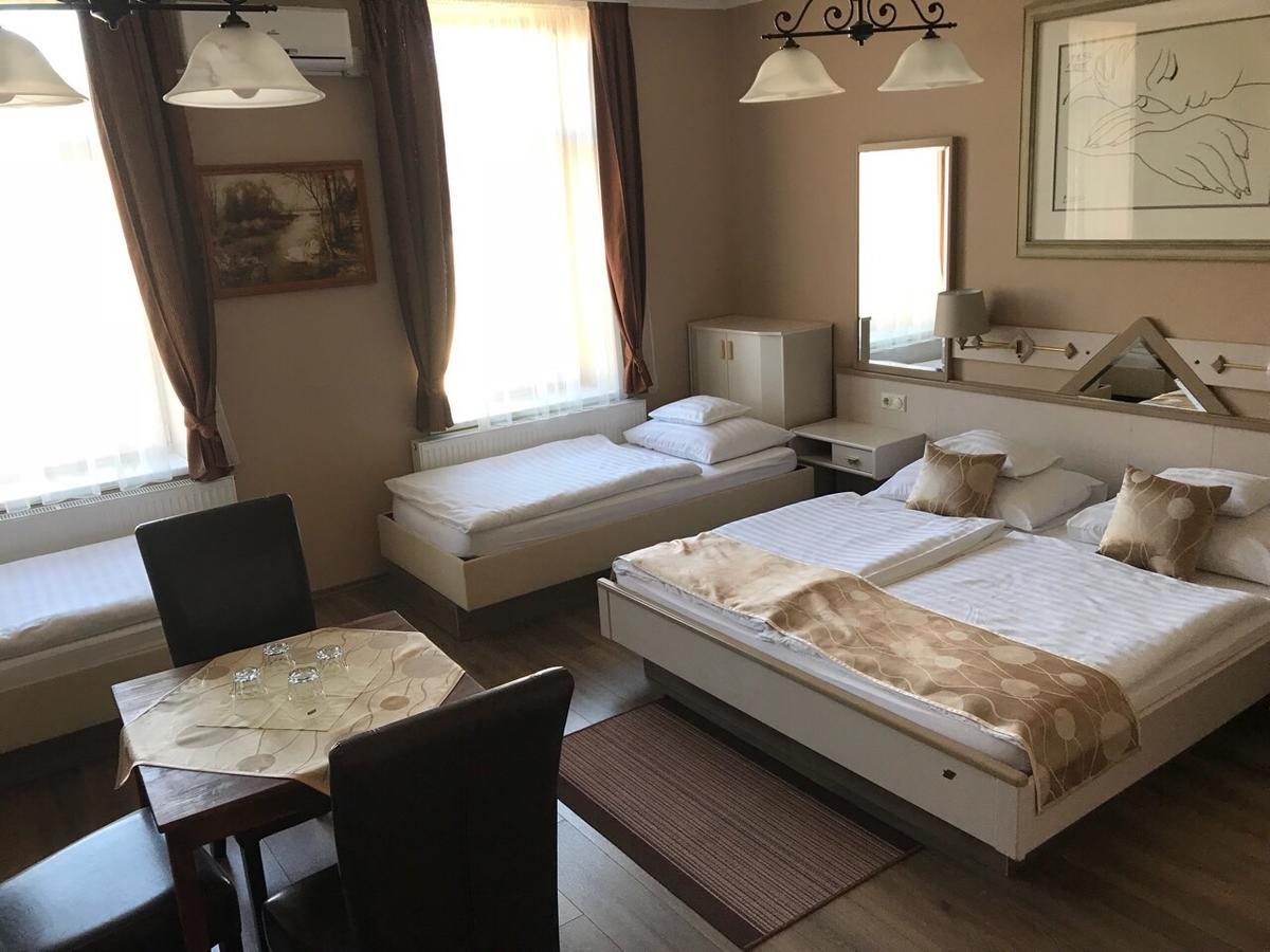 Gozmalom Etterem Es Panzio Bed & Breakfast Kormend Exterior photo