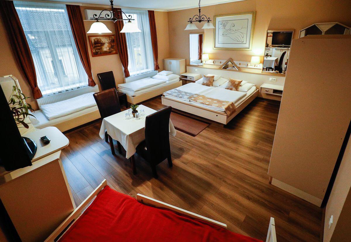 Gozmalom Etterem Es Panzio Bed & Breakfast Kormend Exterior photo