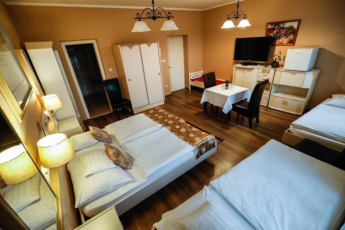 Gozmalom Etterem Es Panzio Bed & Breakfast Kormend Exterior photo